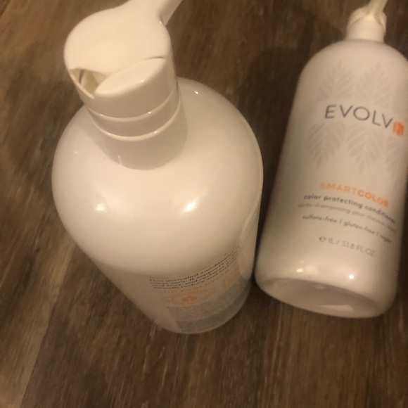 2 Evolvh Smartcolor Color Protecting Conditioner. 2-Pack. 1 pump is damaged. - Picture 4 of 4